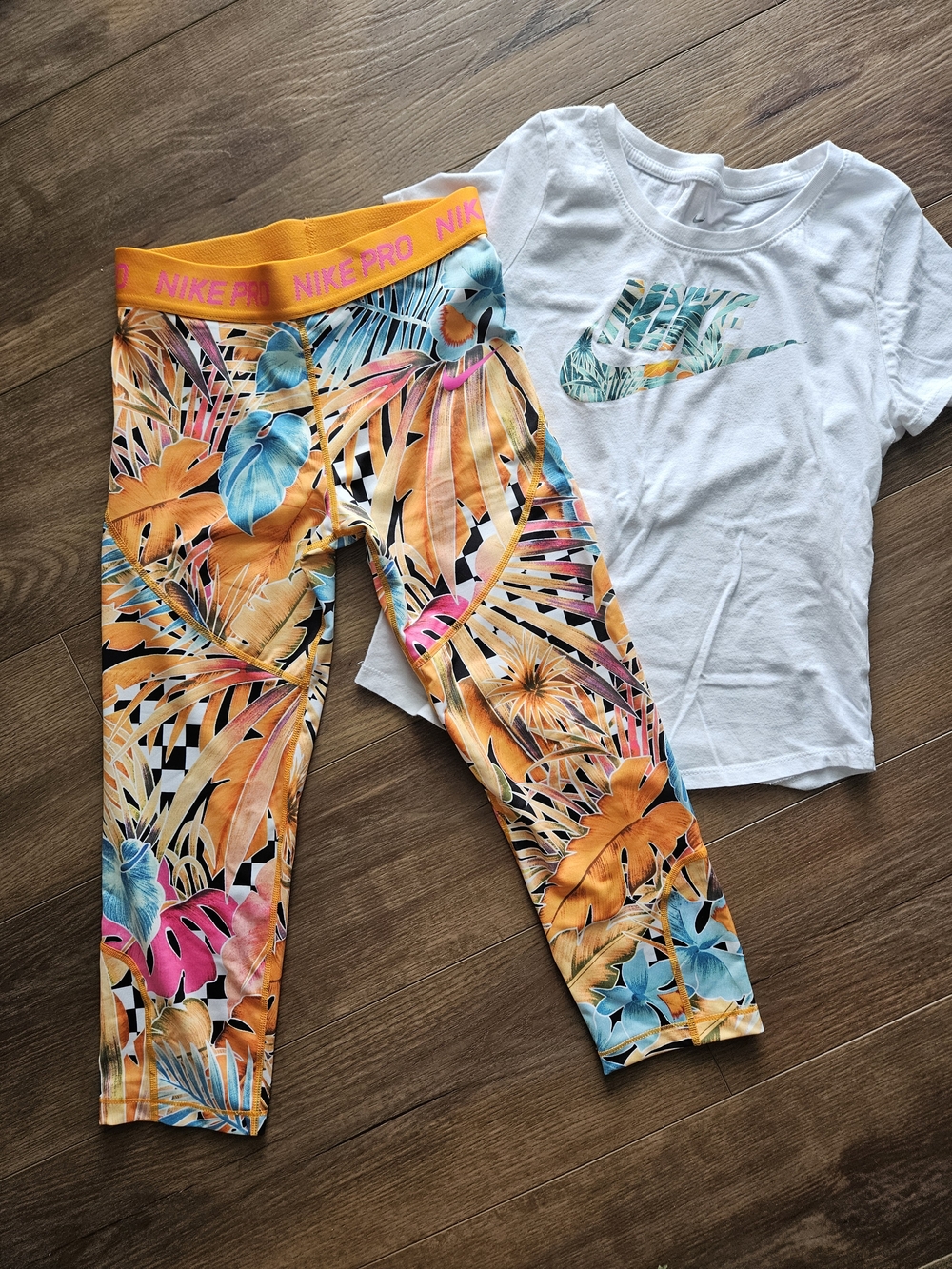Girls Sz L Nike Kids Tropical Print Performance Capri Leggings & matching Tee